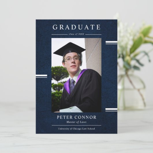 Moderner Navy Blue Layer Abschluss Einladung (Stehend Vorderseite)