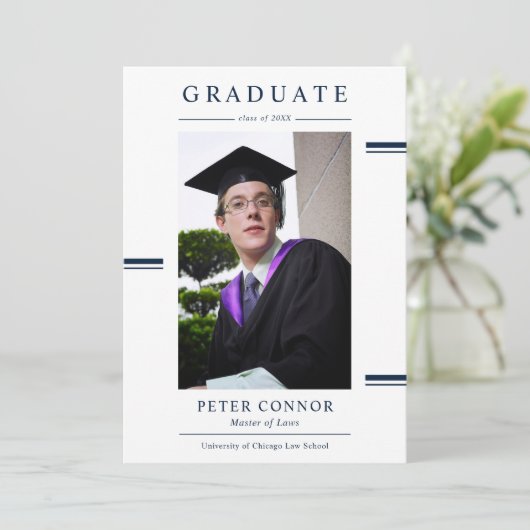 Moderner Navy Blue Layer Abschluss Einladung (Stehend Vorderseite)