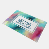 Moderner Nebel in Grün und Rotem Raum Willkommen Fußmatte (Schrägansicht)