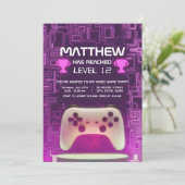 Moderner Neon Video Game Controller Kinder Tee Einladung (Stehend Vorderseite)