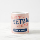 Moderner Netball-Teamspieler-Trainer Kaffeetasse (Mittel)