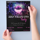 Moderner Neujahr Disco Ball Party Flyer (Hand)