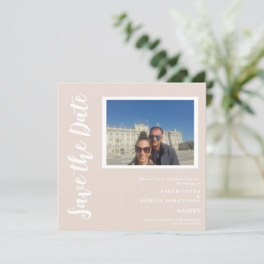 Moderner neutraler Farbflachplatz Save the Date (Stehend Vorderseite)