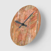 Moderner orange Blumendruck auf abgestreiftem Runde Wanduhr (Winkel)