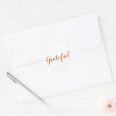Moderner, orangefarbener Script-Erntedank Runder Aufkleber (Umschlag)