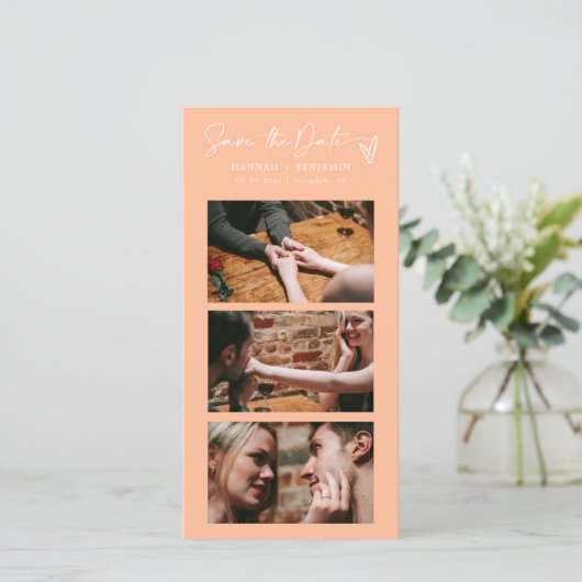 Moderner Peach Foto Booth Strip QR Code Save The Date (Stehend Vorderseite)
