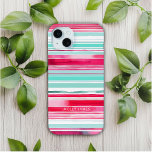 Moderner Personalisierter Cyan Magenta-Name Case-Mate iPhone Hülle<br><div class="desc">Moderne Preppy Cyan Magenta Watercolor Stripe Muster Personalisiert Name iPhone 15 Plus Hüllen bietet Ihren personalisierten Namen, Monogramm oder Initalien in einer einfachen Skripttypografie auf einem modernen cyan und mageneta Wasserfarbe Streifen Hintergrund. Perfektes Geschenk für sie zum Geburtstag, Mutter zum Muttertag, Schwester oder Bestie für Weihnachten und Feiertage. Entworfen von...</div>
