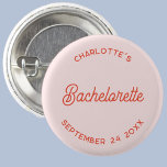 Moderner Personalisierter Junggeselinnen-Abschied Button<br><div class="desc">Ein modernes,  schicke Typografie-Design in Orange und Rosa für Ihre Gäste,  um einen besonderen Junggeselinnen-Abschied im Stil zu feiern. Ändern Sie den Text,  um ihn zu personalisieren.</div>