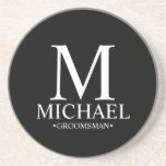 Moderner Personalisierter Monogramm- und Name-Trau Getränkeuntersetzer<br><div class="desc">Moderne Geschenke für Personalisierten Trauzeuge mit personalisierten Monogramm,  Trauzeuge und Titel im klassischen Serif-Schriftart-Stil. Auch perfekt für Trauzeuge,  Vater der Braut und mehr.</div>