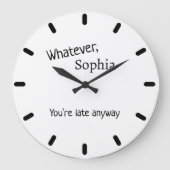 Moderner Personalisierter Name mit lustigem Zitat Große Wanduhr (Vorderseite)