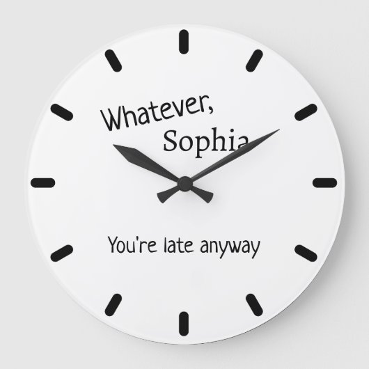 Moderner Personalisierter Name mit lustigem Zitat Große Wanduhr (Vorderseite)