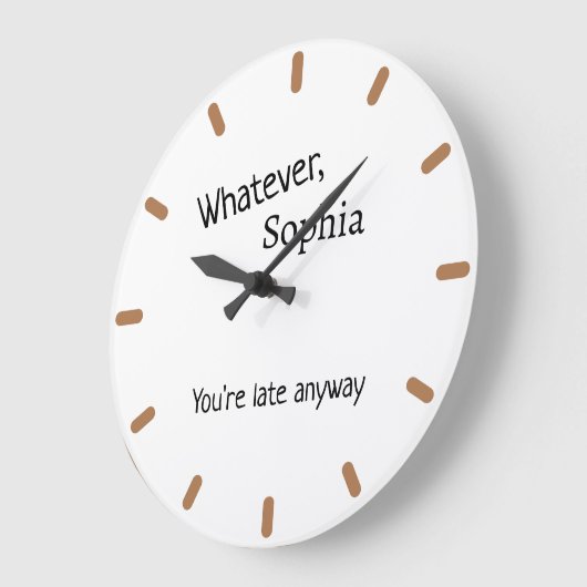 Moderner Personalisierter Name mit lustigem Zitat Große Wanduhr (Winkel)