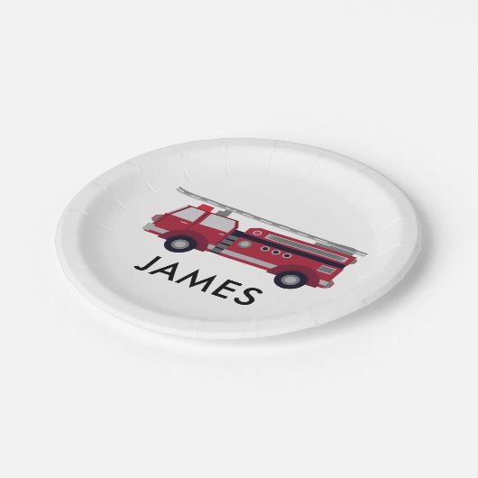 Moderner Personalisierter Name Red Fire LKW Geburt Pappteller (Schrägansicht)