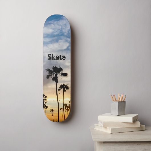 Moderner Personalisierter Palmenbaum, blau gelb, S Skateboard (Wandkunst)