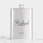 Moderner Personalisierter Trauzeuge für Skripte Flachmann<br><div class="desc">Personalisierte Trauzeuge Geschenke mit dem Namen des personalisierten Trauzeugen im modernen,  schwarz-Script-Schriftart-Stil mit Titel und Hochzeitstag im modernen Sans Serif Schriftart Stil. Auch perfekt für Trauzeuge,  Brautvater,  Brautjungfrau,  Trauzeugin,  Brautmutter und mehr.</div>