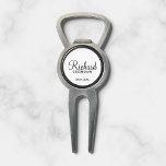 Moderner Personalisierter Trauzeuge für Skripte Pitchgabel<br><div class="desc">Personalisierte Trauzeuge Geschenke mit dem Namen des personalisierten Trauzeugen im modernen,  schwarz-Script-Schriftart-Stil mit Titel und Hochzeitsdatum in modernen Sans Serif Schriftart Stil auf weißem Hintergrund. Auch perfekt für Trauzeuge,  Brautvater,  Brautjungfrau,  Trauzeugin,  Brautmutter und mehr.</div>
