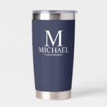 Moderner Personalisierter Trauzeuge Thermobecher<br><div class="desc">Moderne Geschenke mit Personalisiertem Trauzeuge mit personalisiertem Monogramm,  Trauzeuge Name und Titel in der weißen klassischen Serif Schriftart Stil auf marineblau Hintergrund. Auch perfekt für Trauzeuge,  Vater der Braut und mehr.</div>