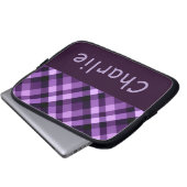 Moderner Pflaume Lila Karierter Monogramm-Laptop-S Laptopschutzhülle (Vorne Knopf)