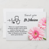 Moderner Pink Daisy Floral Doctor Day Dankeskarte (Vorderseite)