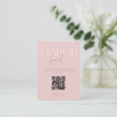 Moderner Pink Diaper Fund Baby Dusche QR Code Begleitkarte (Stehend Vorderseite)