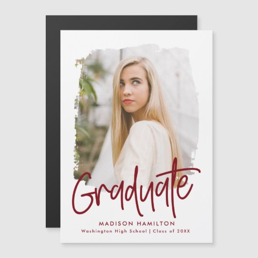 Moderner Preppy Burgundy Script Foto Abschluss Magneteinladung (Vorne/Hinten)