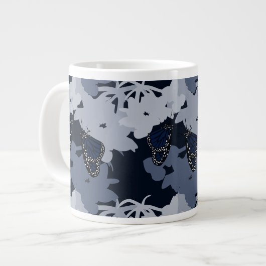 Moderner Purpur Schmetterling & Bluete Jumbo-Tasse (Vorderseite Links)