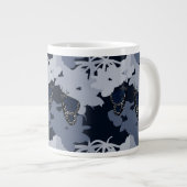 Moderner Purpur Schmetterling & Bluete Jumbo-Tasse (Vorderseite Rechts)