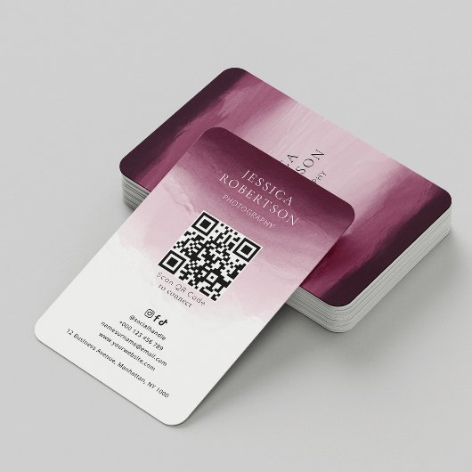 Moderner QR-Code für Aquarell Rosa Social Media Visitenkarte