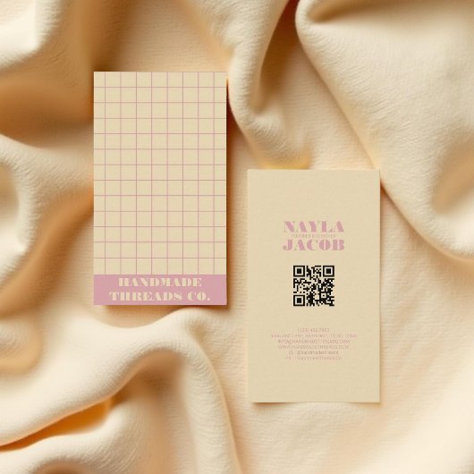 Moderner QR-Code für Creme & Pink Visitenkarte