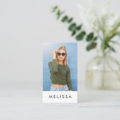 Moderner QR-Code für Foto mit weißem Minimalwert Visitenkarte (Stehend Vorderseite)