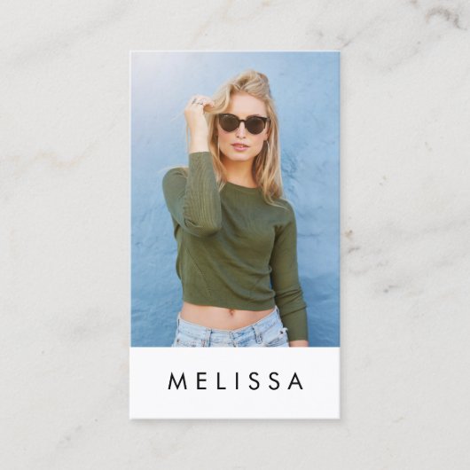 Moderner QR-Code für Foto mit weißem Minimalwert Visitenkarte (Vorderseite)