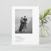 Moderner QR-Code für Minimalistisch 2 Foto Save The Date (Stehend Vorderseite)