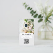 Moderner QR-Code für Minimalistische Typografie Visitenkarte (Stehend Vorderseite)