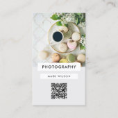 Moderner QR-Code für Minimalistische Typografie Visitenkarte (Vorderseite)