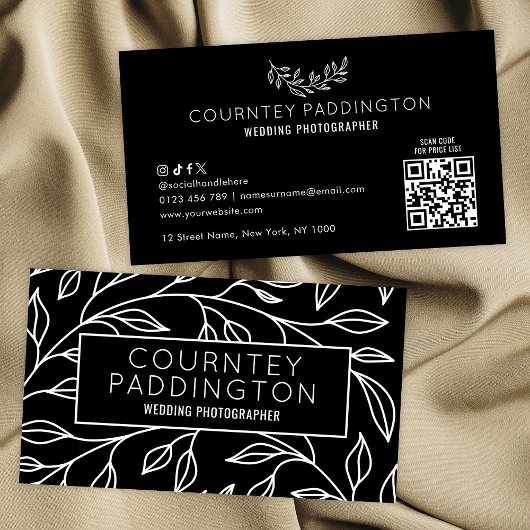 Moderner QR-Code für Schwarz-Weiß-Blumen-Schönheit Visitenkarte