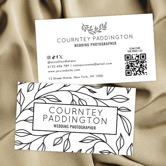 Moderner QR-Code für Schwarz-Weiß-Blumen-Schönheit Visitenkarte