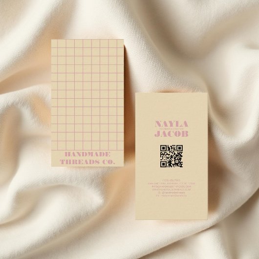 Moderner QR-Code in Beige und Rosa Visitenkarte