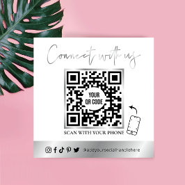 Moderner QR Code Social Media White & Chrome Silve Quadratische Visitenkarte