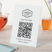 Moderner QR-Code und digitales Geschäftslogo Sockelschild (In Situ)