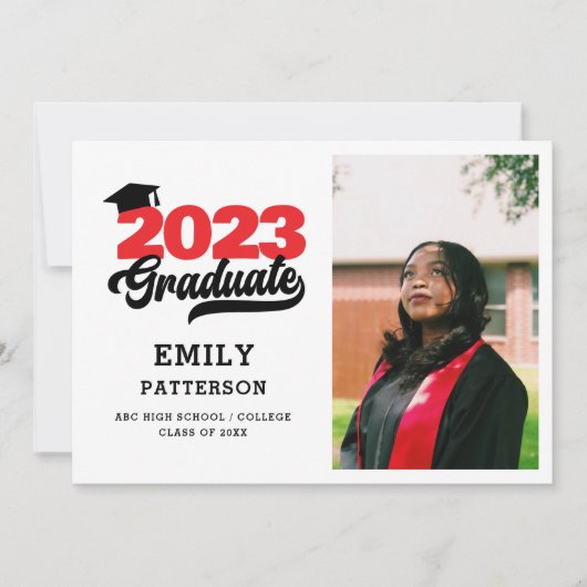 Moderner Red Elegante Script Foto Abschluss Ankündigung (Vorderseite)