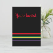 Moderner Regenbogen auf Schwarz Sie sind eingelade Einladung (Stehend Vorderseite)