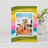 Moderner Regenbogen Merry und Bright Feiertagskarte (Stehend Vorderseite)