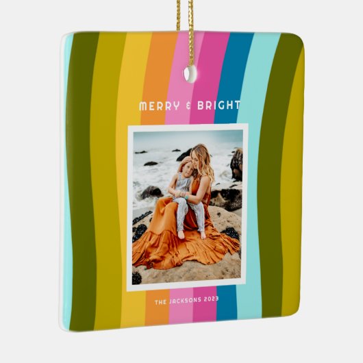 Moderner Regenbogen Merry und Bright Vertikal Keramikornament (Rechts)