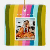 Moderner Regenbogen Merry und Bright Vertikal Keramikornament (Rückseite)