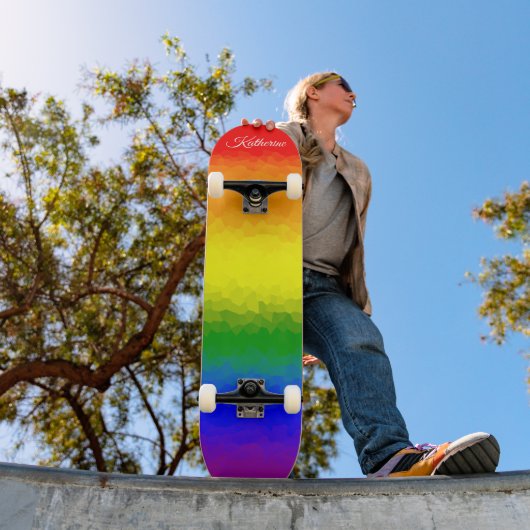 Moderner Regenbogen-Mosaik-Schriftname Skateboard (Außen 1)