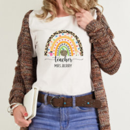 Moderner Regenbogenlehrer tragen Ihren Namen hinzu T-Shirt