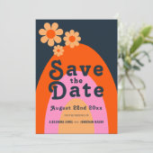 Moderner Retro 70er Daisy Wedding Save The Date (Stehend Vorderseite)