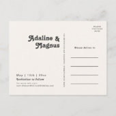 Moderner Retro-70er-Regenbogen-Dunkel Save the Dat Einladungspostkarte (Rückseite)