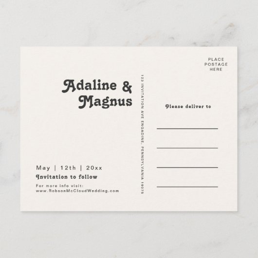 Moderner Retro-70er-Regenbogen-Dunkel Save the Dat Einladungspostkarte (Rückseite)