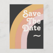 Moderner Retro-70er-Regenbogen-Dunkel Save the Dat Einladungspostkarte (Vorderseite)